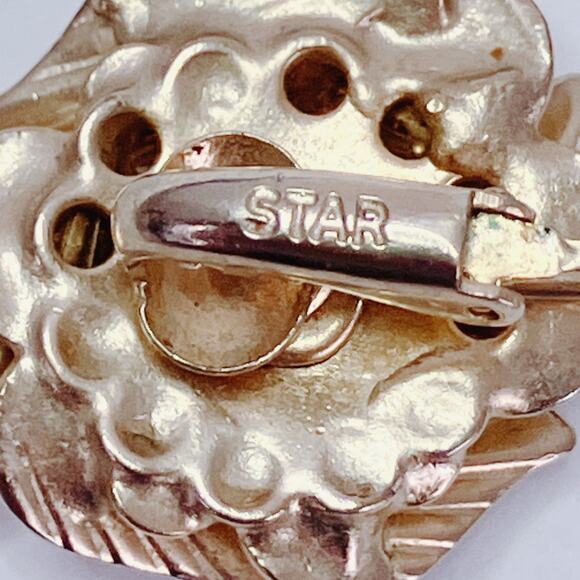 Vintage Signed Star Mid Century Gold Tone Layered Leaf Cluster Clip On Earrings - Picture 9 of 11